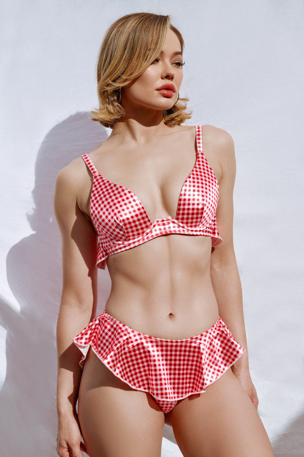 Hevalis Plunge Top in Mini Gingham Wein