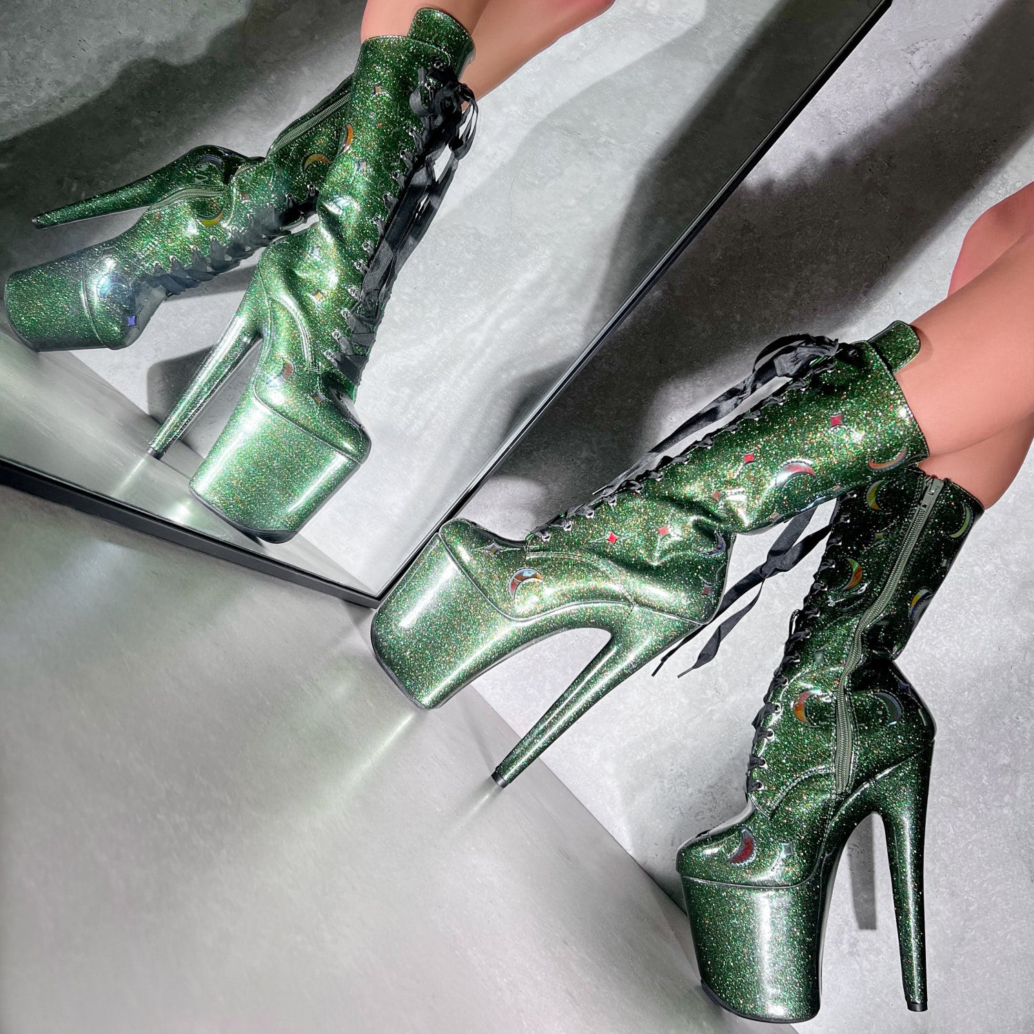 The Glitterati Cosmic Boot - Emerald Sparkle - 8INCH