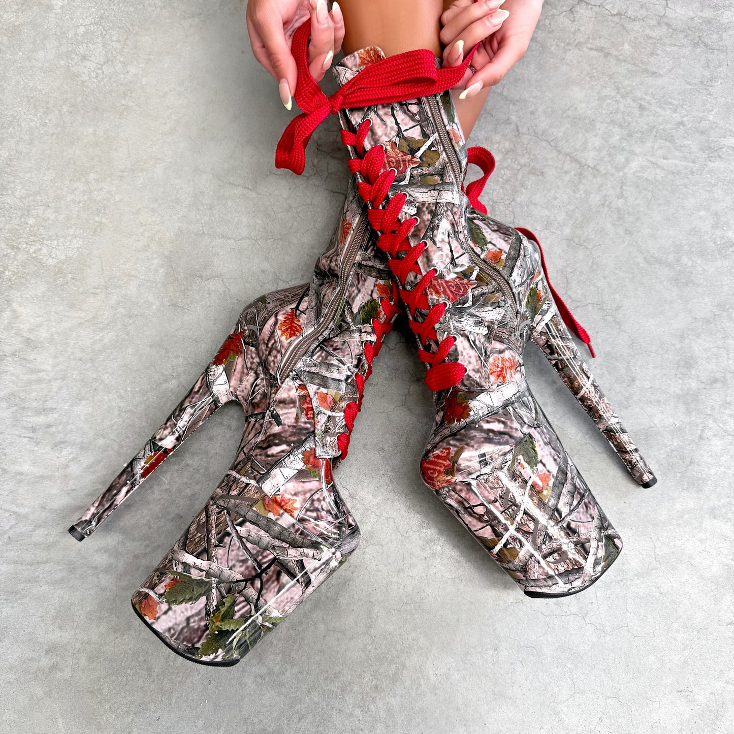 Manhunt - Boot - 9INCH - LIMITED ED.