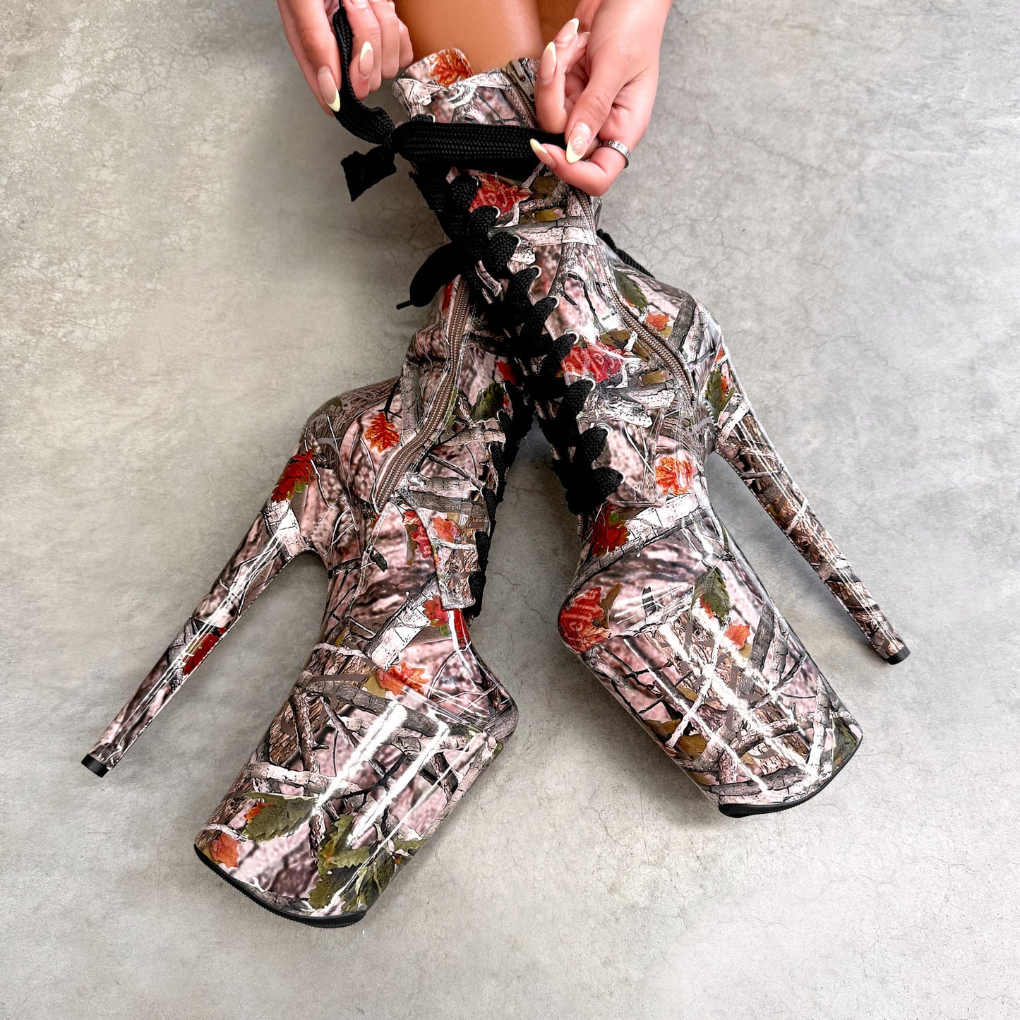 Manhunt - Boot - 9INCH - LIMITED ED.